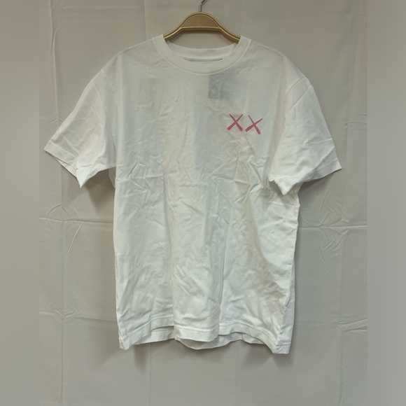 NEW Uniqlo T-Shirt KAWS Pink Graphic Size: M - Picture 4 of 5